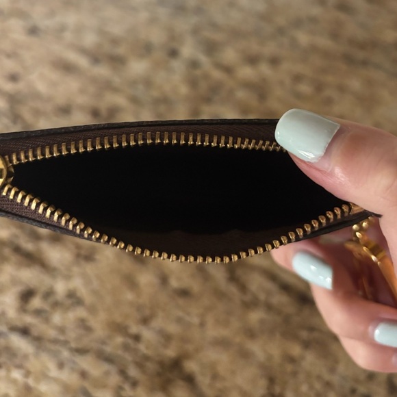 Louis Vuitton key pouch - Picture 7 of 11